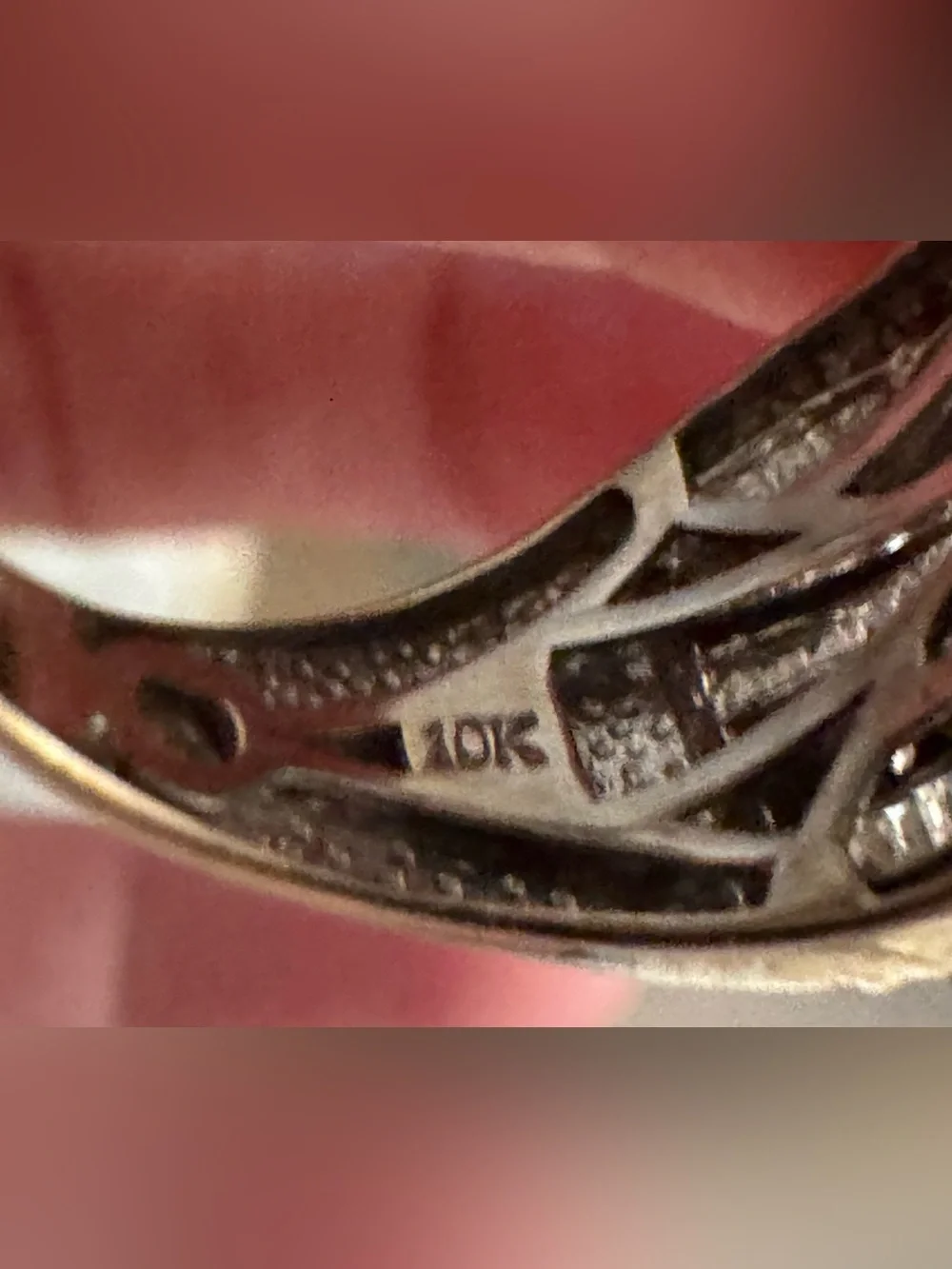 White Gold 10K 1 carat total weight diamond ring
